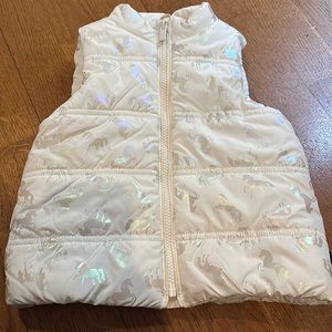Never worn - Gap unicorn puffer vest 3T